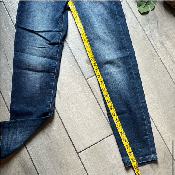 Judy blue relaxed fit dark wash cigarette jeans- size 3. - Picture 7 of 7